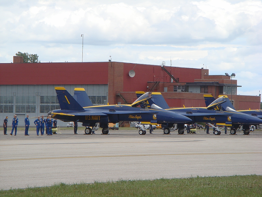 Willow Run Airshow [2009 July 18] 096.JPG - Scenes from the Thunder Over Michigan Air Show at Willow Run Airport